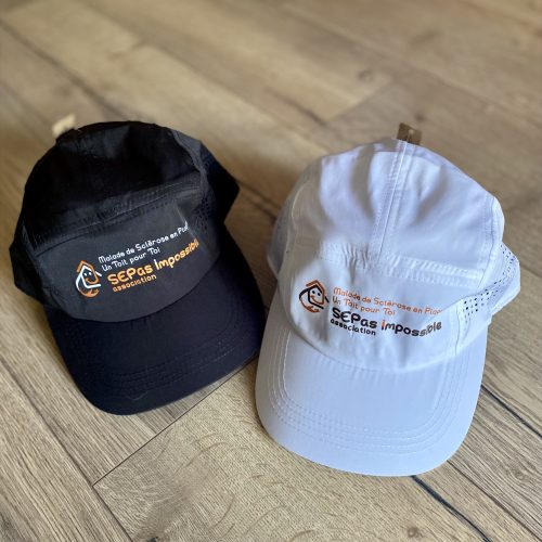 Casquette de sport noire ou blanche